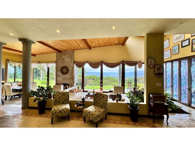 Quinta de lujo con 1,5 hectáreas y vista | San Isidro de Heredia
