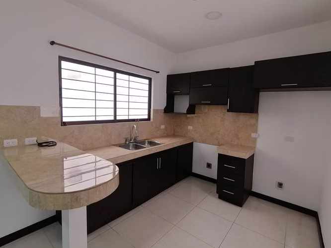 Alquiler apartamento en primer piso  - Imagen 2