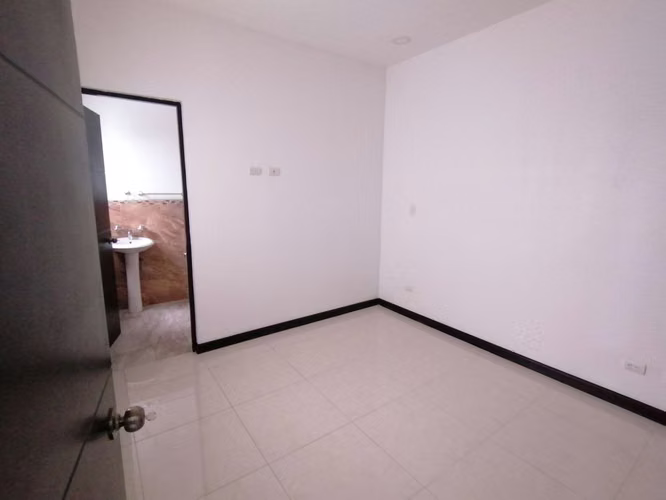Alquiler apartamento en primer piso  - Imagen 6