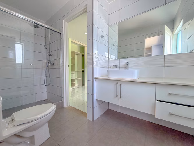  Casa en alquiler en La Guácima | 4 habitaciones + oficina independiente  - Imagen 11