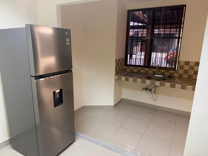 Apartamento SEMI amoblado Uruca medicos, enfermeros y demas personal hospitalario - Imagen 4