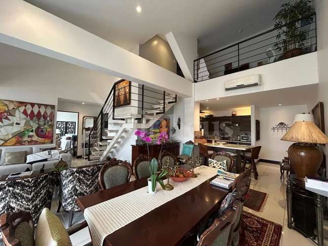 Venta de apartamento esquinero con mezzanina en Santa Ana centro  - Imagen 2