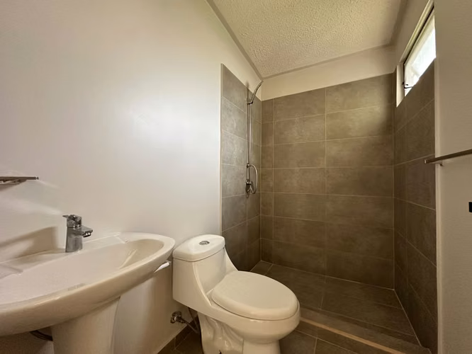 Moravia - Alquiler de Casa Nueva en Condominio - Imagen 7