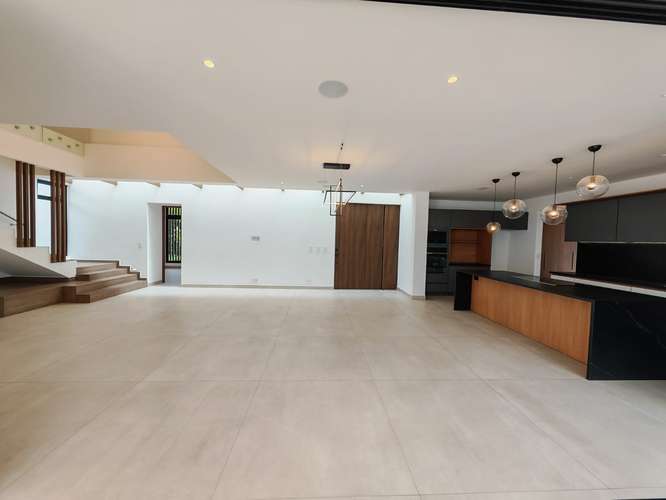 ALQUILER DE CASA DE LUJO PARA ESTRENAR – LOS LAURELES, ESCAZÚ - Imagen 3