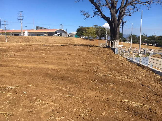 De oportunidad, lote comercial esquinero al costado oeste del Hospital de Heredia - Imagen 7