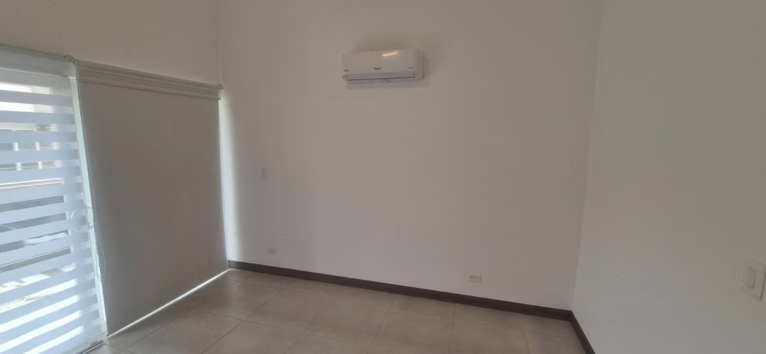 Alquilo casa en Ciudad Colón  - Imagen 4