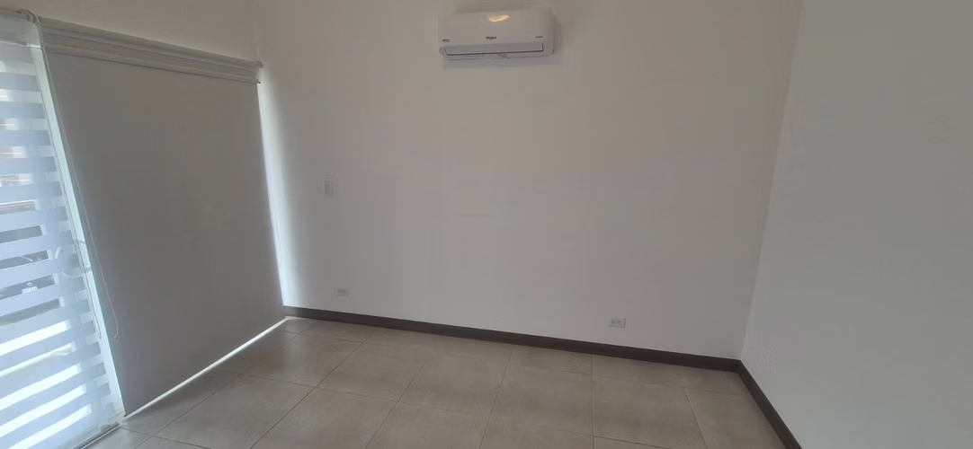 Alquilo casa en Ciudad Colón  - Imagen 3
