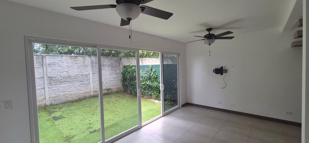 Alquilo casa en Ciudad Colón  - Imagen 10