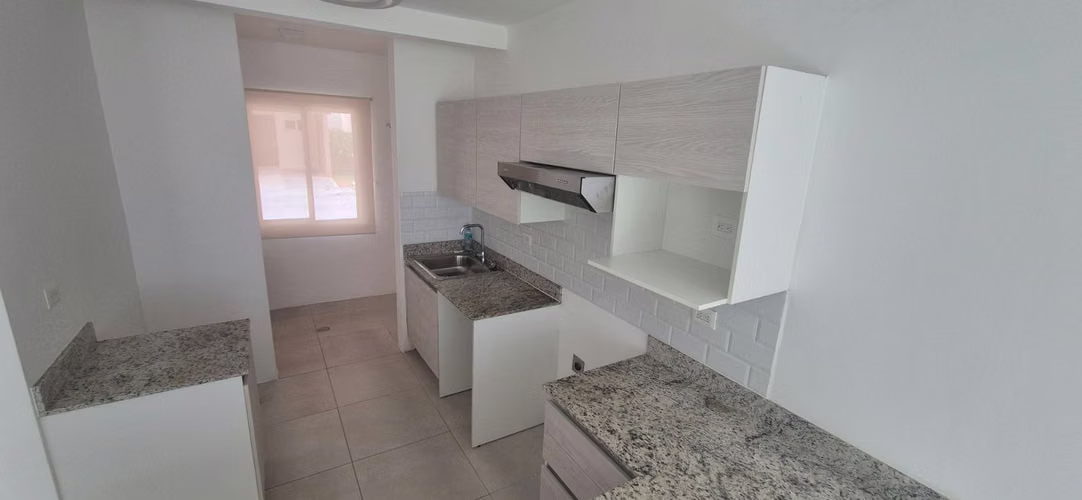 Alquilo casa en Ciudad Colón  - Imagen 13