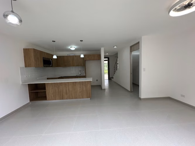 CASA NUEVA EN ALQUILER CONDOMINIO HACIENDA EL CAFETO, LA RIBERA DE BELÉN - Imagen 5