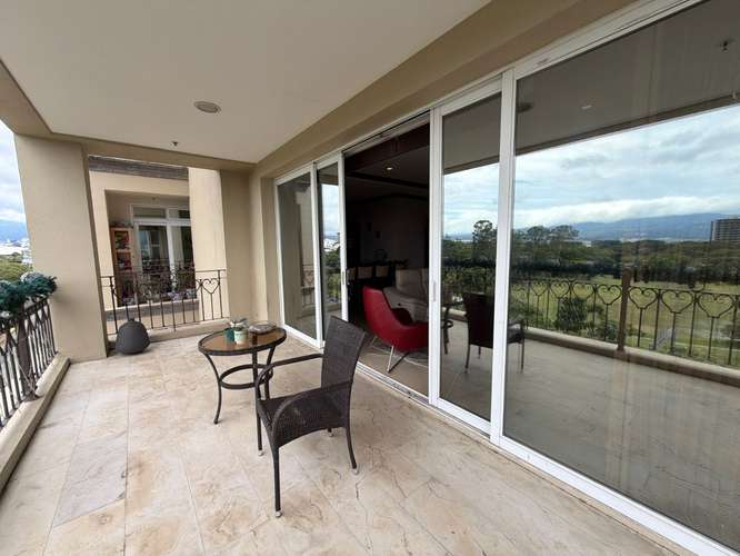 ALQUILER APARTAMENTO PREMIUM DE 218 m² | PISO 13 | TORRES DEL LAGO, SABANA SUR | US$3.750 mensuales