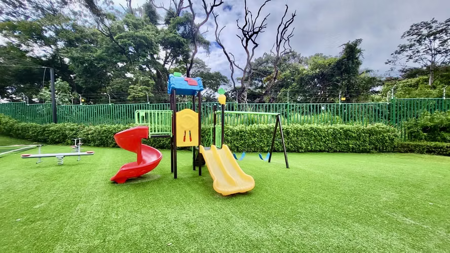 Venta de lote plano en condominio Santa Ana Centro. - Imagen 4
