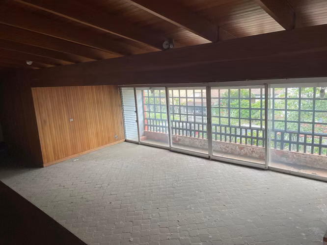 Gran propiedad para remodelar en Alto de las Palomas, Escazú | 1,239 m² de terreno - Imagen 2