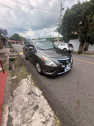 Venta de Nissan Versa 2015