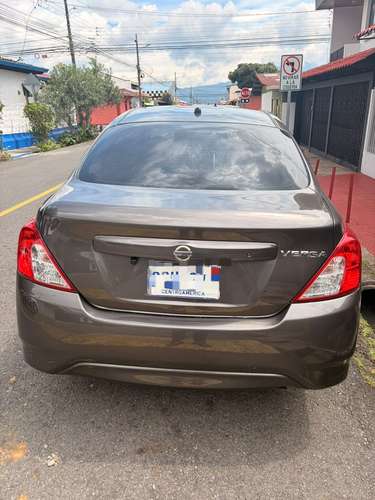 Venta de Nissan Versa 2015