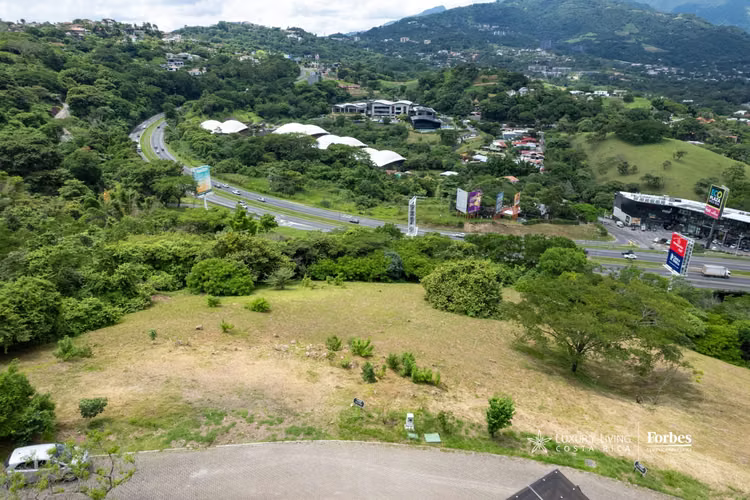 20633 - Lote para inversión familiar en condominio de lujo Villa Real  - Imagen 4