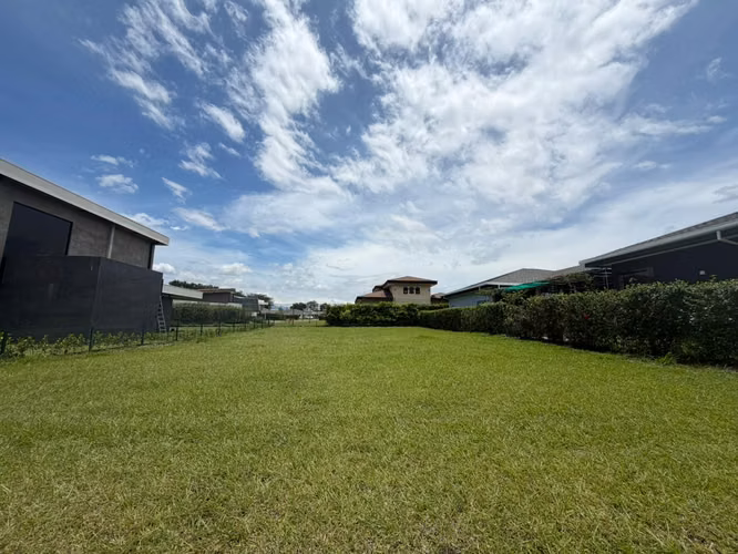 VENTA DE LOTE EN HACIENDA LOS REYES EN LA GUACIMA DE ALAJUELA - Imagen 4