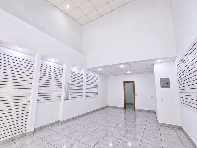 LOCAL COMERCIAL EN ALQUILER EN SAN JOSÉ CENTRO | ZONA COMERCIAL - Imagen 10
