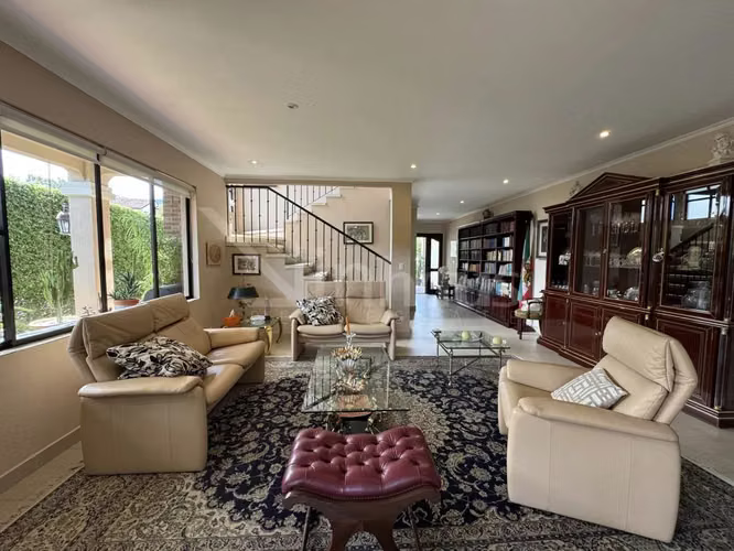 En venta casa de lujo en condominio Puerta de Hierro. Santa Ana. - Imagen 7