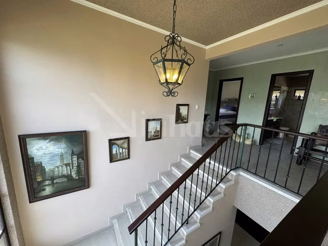 En venta casa de lujo en condominio Puerta de Hierro. Santa Ana. - Imagen 11