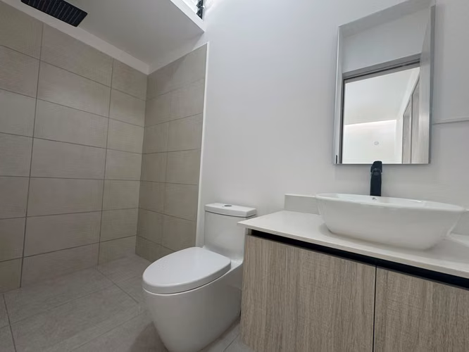 Condominio NUEVO tres dormitorios y patio espacioso en Lindora