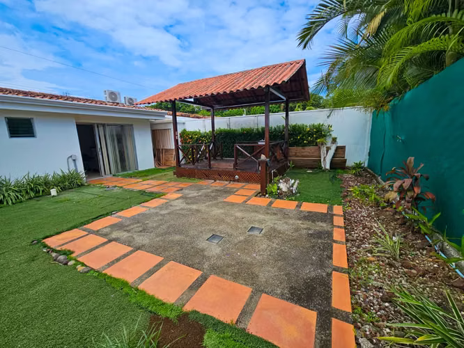 Casa en Málaga Bejuco | Amplio Patio, 3 Habitaciones - Imagen 11