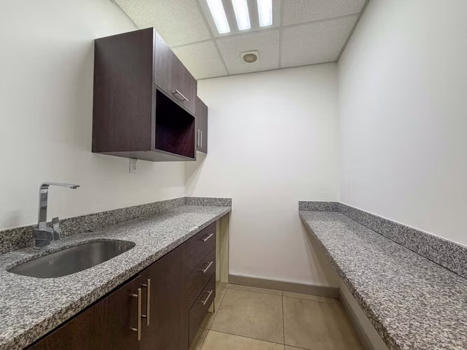 Alquiler de local comercial Condominio Latitud Dent