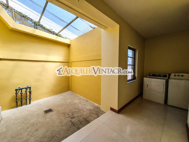 Condo de 350 m2 con full vista y terraza en Guachipelín Escazú - Imagen 11