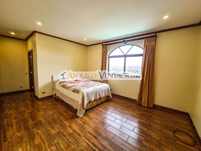 Condo de 350 m2 con full vista y terraza en Guachipelín Escazú - Imagen 4