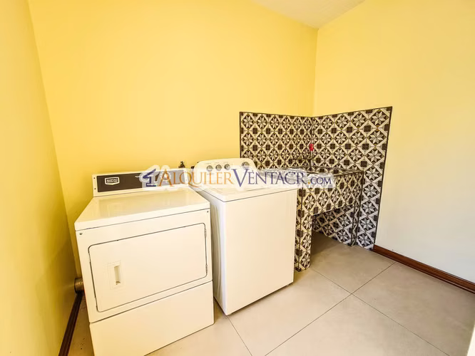 Condo de 350 m2 con full vista y terraza en Guachipelín Escazú - Imagen 10