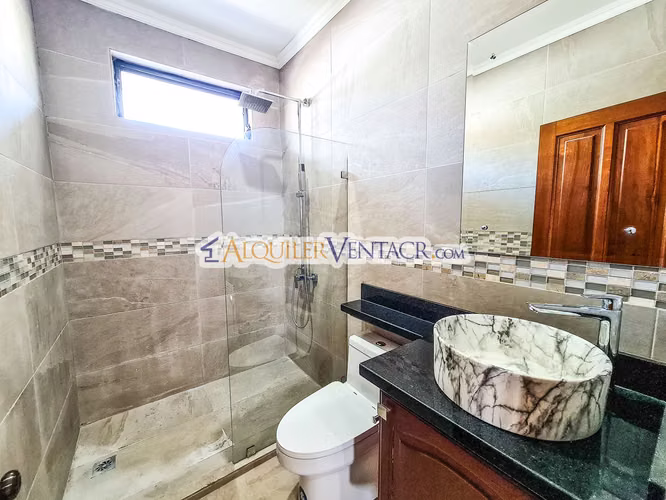 Condo de 350 m2 con full vista y terraza en Guachipelín Escazú - Imagen 7