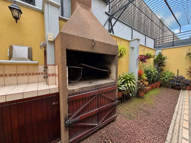 Venta de Hermosa Casa de 2 Plantas, Estilo Colonial en Condominio - Imagen 11
