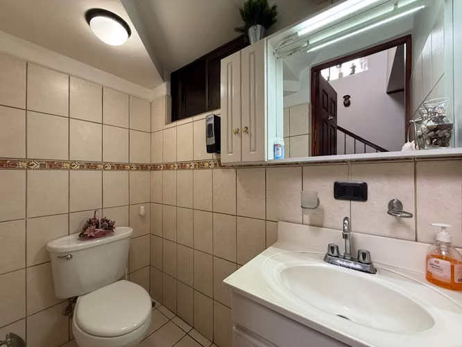 Venta de Hermosa Casa de 2 Plantas, Estilo Colonial en Condominio - Imagen 18