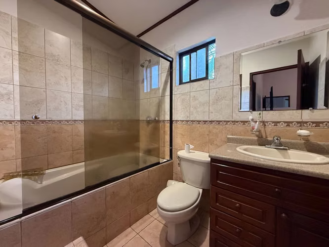 Venta de Hermosa Casa de 2 Plantas, Estilo Colonial en Condominio - Imagen 14