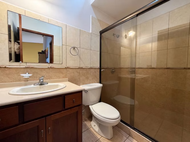 Venta de Hermosa Casa de 2 Plantas, Estilo Colonial en Condominio - Imagen 6