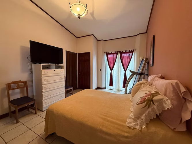 Venta de Hermosa Casa de 2 Plantas, Estilo Colonial en Condominio - Imagen 15