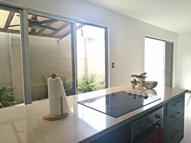 Casa amoblada y equipada en condominio – Río Oro, Santa Ana - Imagen 4