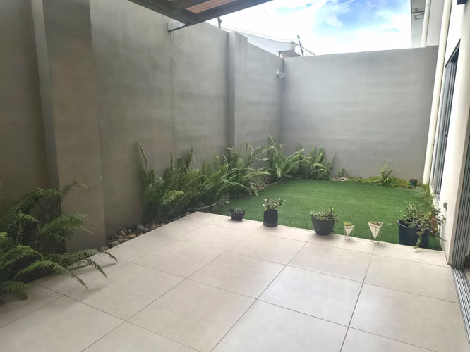 Casa amoblada y equipada en condominio – Río Oro, Santa Ana - Imagen 2