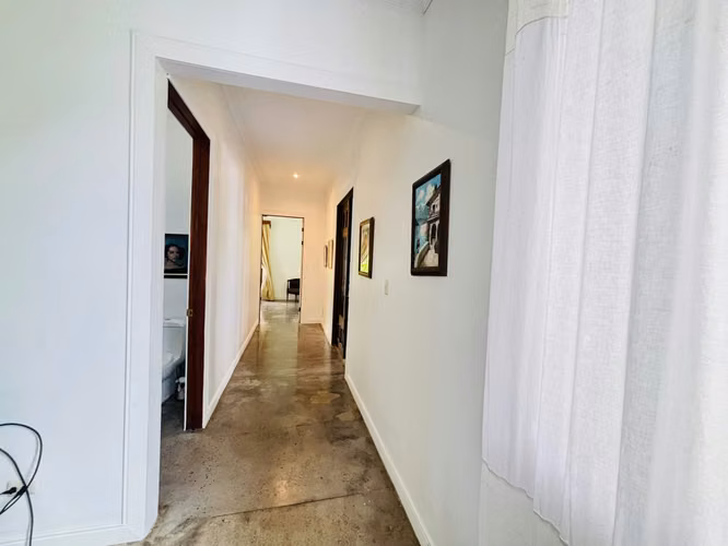 Se Alquila Casa amoblada,  con amplio jardín Santa Ana KVV