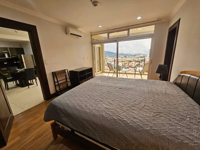 Sabana Sur, elegante-lujo-muy amplio 75m2, amueblado, 1 hab, 1 baño, balcon, piso 8, vista. - Imagen 9