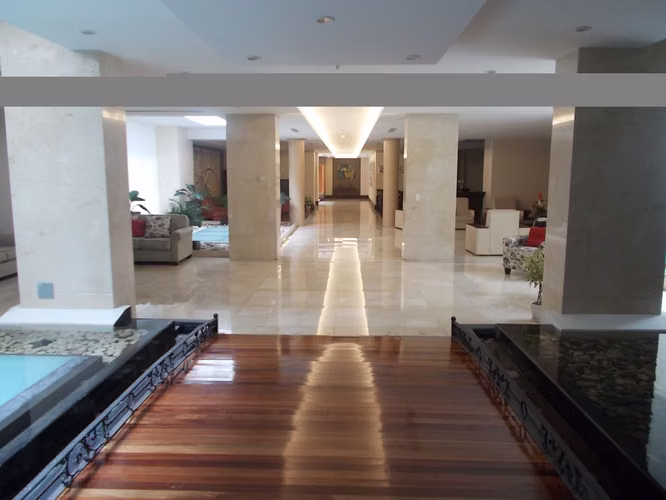 Sabana Sur, elegante-lujo-muy amplio 75m2, amueblado, 1 hab, 1 baño, balcon, piso 8, vista. - Imagen 18