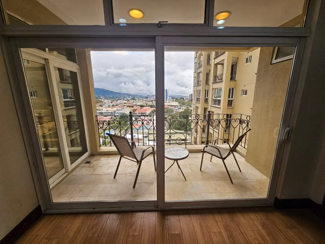 Sabana Sur, elegante-lujo-muy amplio 75m2, amueblado, 1 hab, 1 baño, balcon, piso 8, vista. - Imagen 10