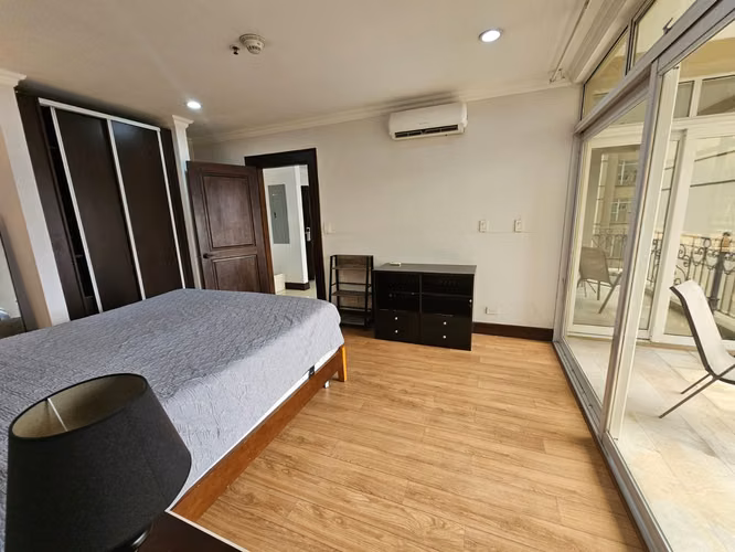 Sabana Sur, elegante-lujo-muy amplio 75m2, amueblado, 1 hab, 1 baño, balcon, piso 8, vista. - Imagen 8