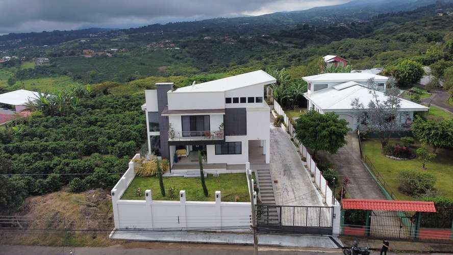 5 bedroom luxury home with city views!  - Imagen 2
