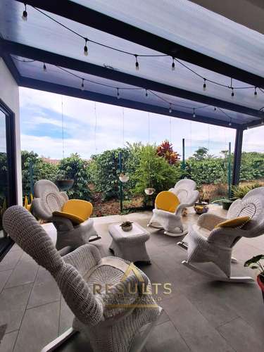5 bedroom luxury home with city views!  - Imagen 17