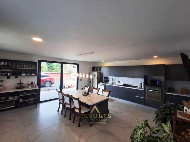 5 bedroom luxury home with city views!  - Imagen 7
