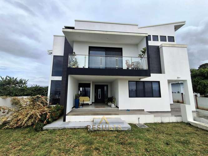 5 bedroom luxury home with city views!  - Imagen 16