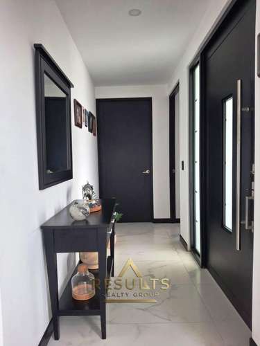 5 bedroom luxury home with city views!  - Imagen 3