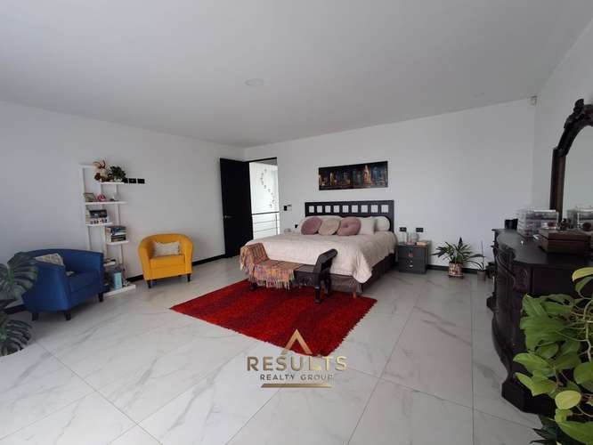 5 bedroom luxury home with city views!  - Imagen 10