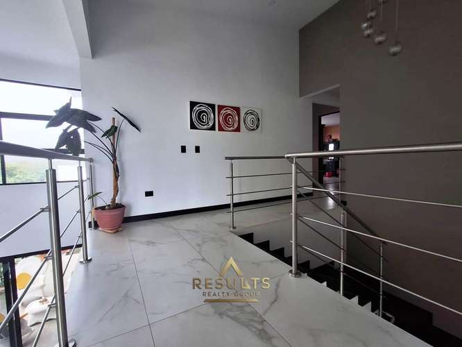 5 bedroom luxury home with city views!  - Imagen 9